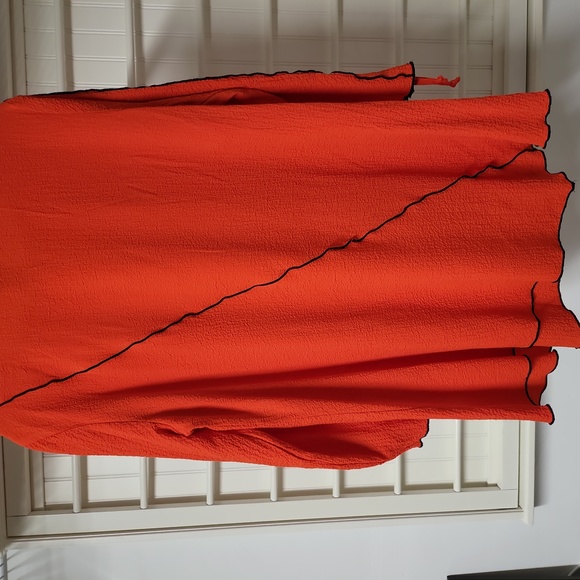 Ali miles, size med, polyester, pullover tunic length shirt, L 30", pit 20" - Picture 2 of 5